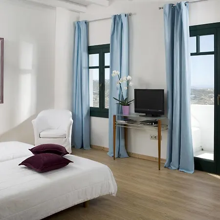 ثارو أوف ميكونوس بوتيك فندق 5*